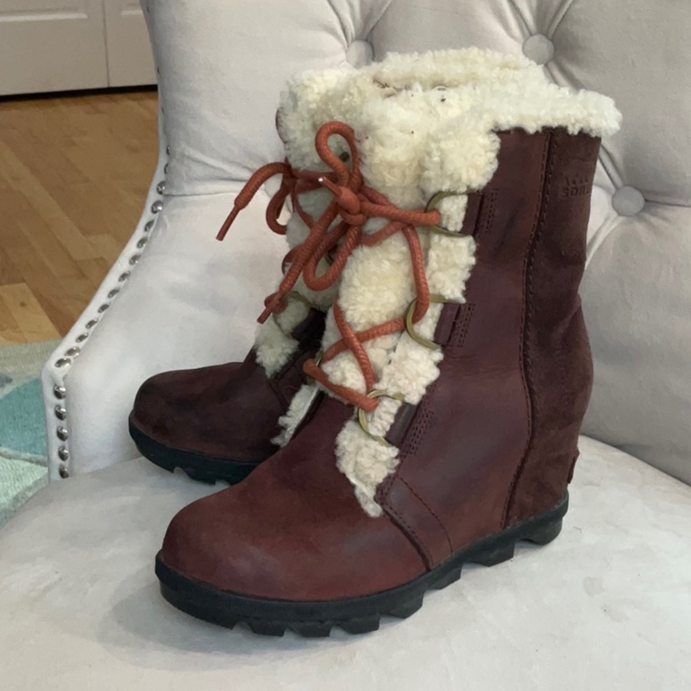 Sorel Brown Ankle Boots with Cream Fur Lining
